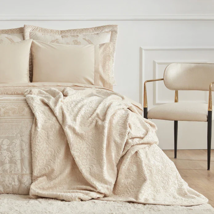 Karaca Home Valeria Queen 8-Teiliges Hochzeitsset Gold – Bild 2