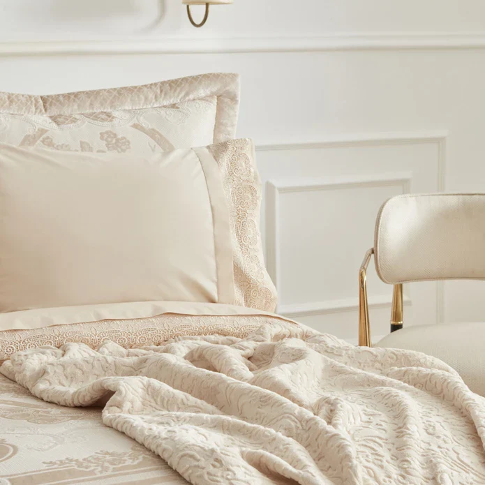 Karaca Home Valeria Queen 8-Teiliges Hochzeitsset Gold – Bild 6