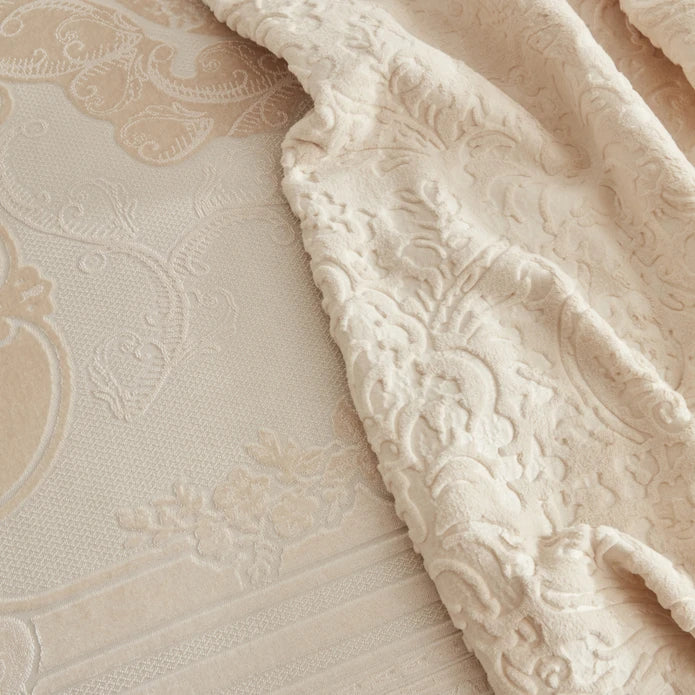 Karaca Home Valeria Queen 8-Teiliges Hochzeitsset Gold – Bild 7