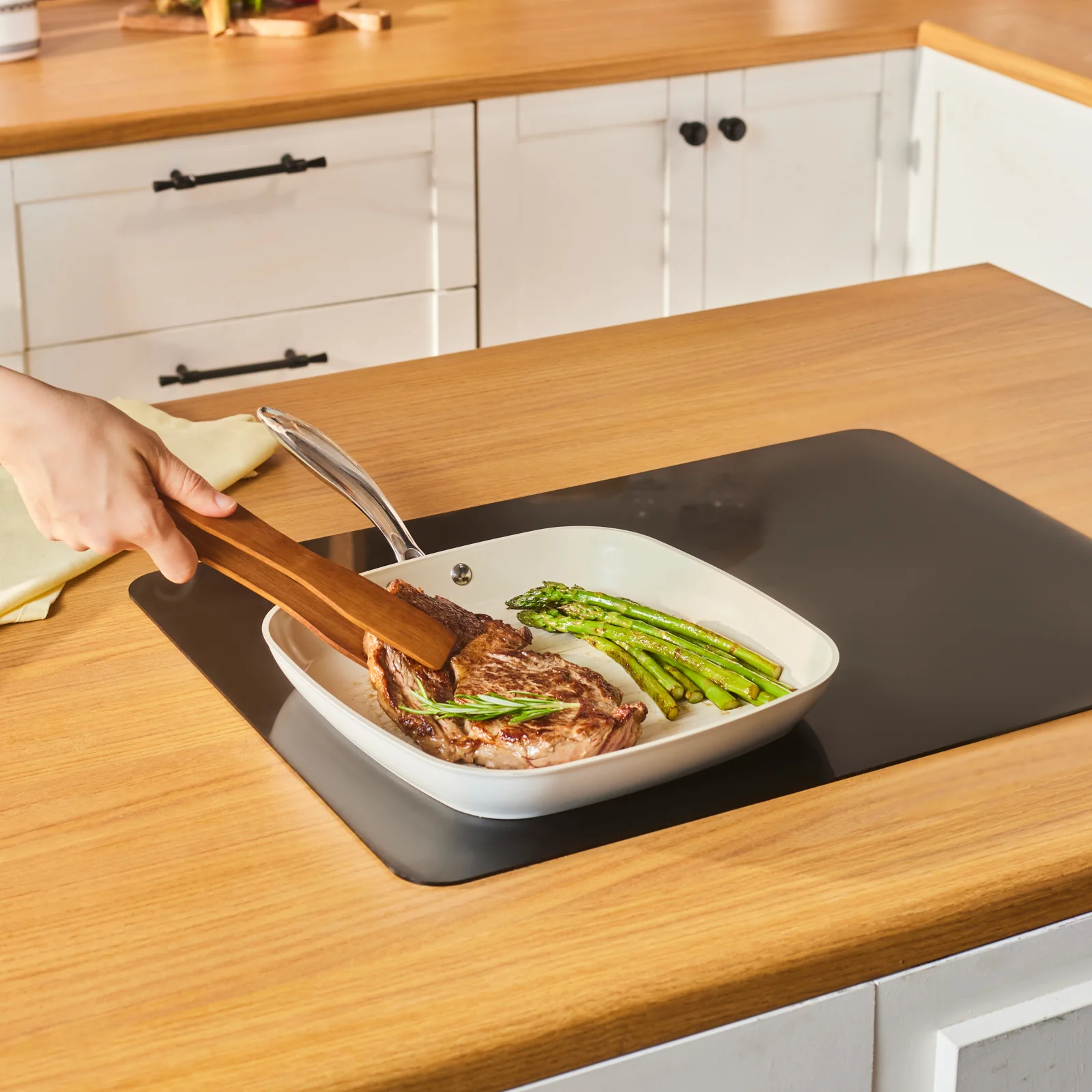 Karaca Swiss Crystal Almond Cream Stielgrill 28 cm – Bild 5