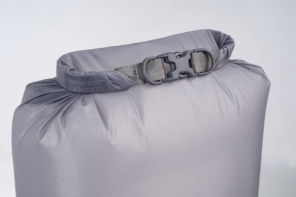 Cocoon Drybag Hyperlight 21L Coral Grey – Bild 2