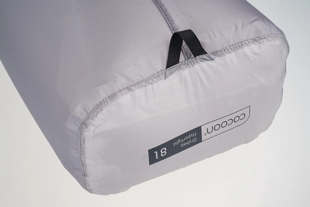Cocoon Drybag Hyperlight 21L Coral Grey – Bild 4