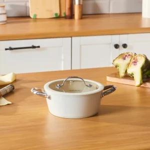 Karaca Swiss Crystal Almond Cream Kasserolle mit Edelstahlgriff 18 cm