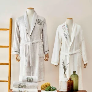 Karaca Home Minerva Offwhite-Beige Besticktes Bambus Familien Bademantel Set