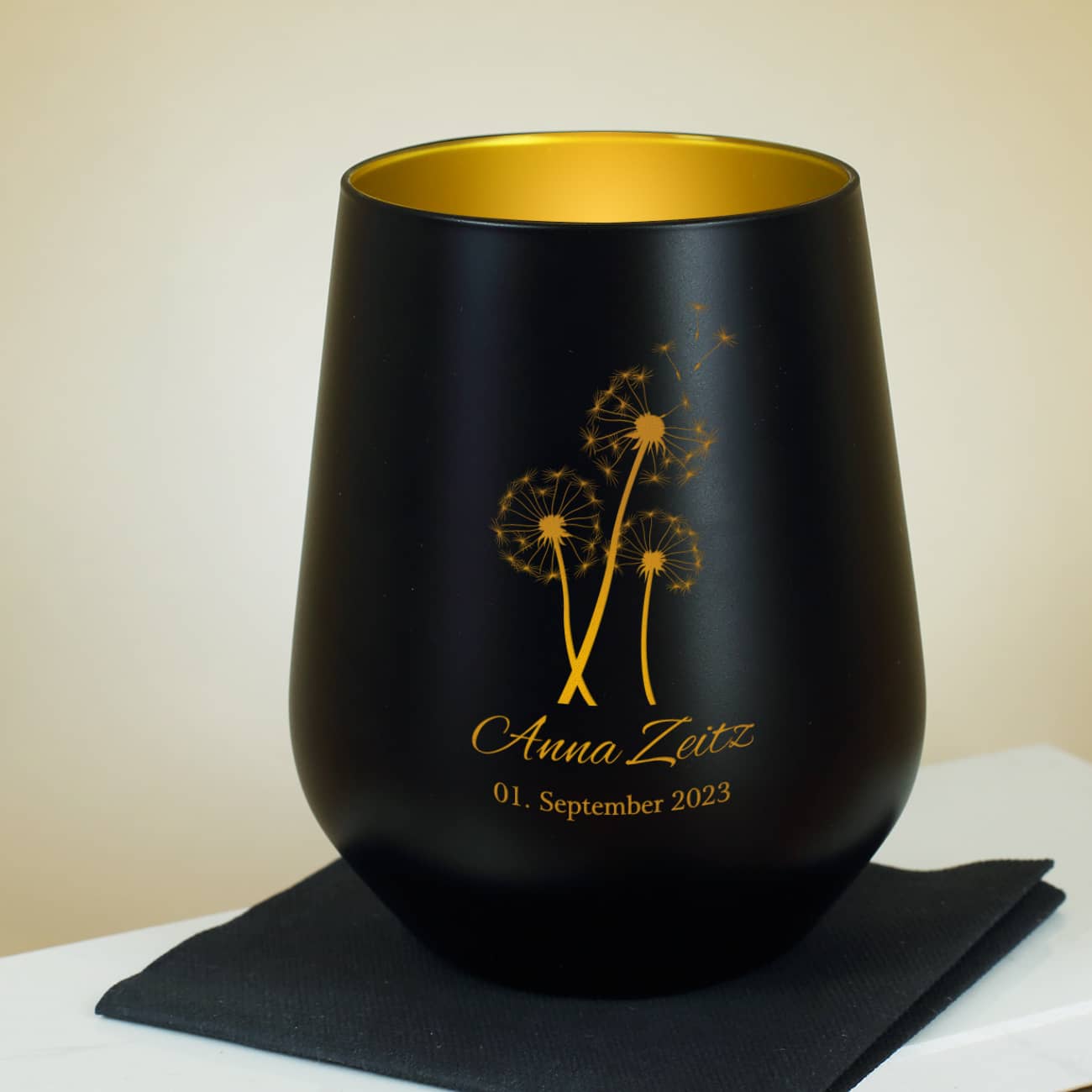 Trauerwindlicht mit Pusteblume, Name und Datum – Bild 9